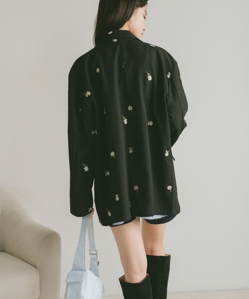 VANNIE U（ヴァニーユー）の「フラワー刺繍テーラードジャケット（テーラードジャケット・レディース・ブラック/グレイッシュベージュ・FREE）」の8枚目の写真