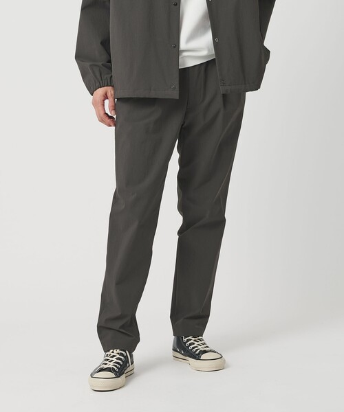 BEAUTY&YOUTH UNITED ARROWS（ビューティーアンドユースユナイテッドアローズ）の「360°MASTER 1プリーツ テーパード イージーパンツ NO.5 セットアップ対応 撥水 ストレッチ ウォッシャブル（その他パンツ・メンズ・ダークグレー/ベージュ/ブラック・S/M/L/XL）」の5枚目の写真