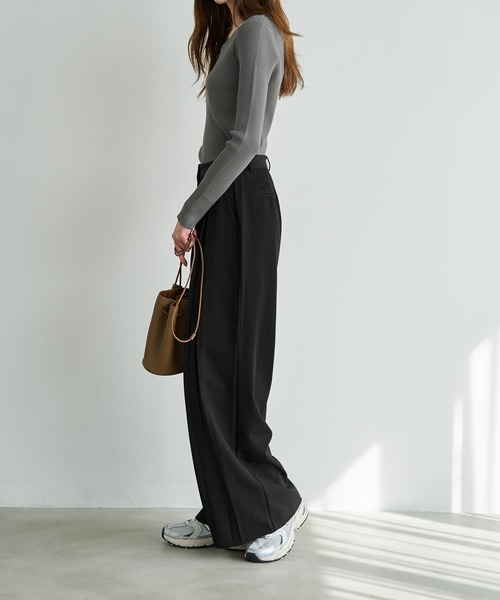 STYLE DELI（スタイルデリ）の「２タック幅広ブラックワイドパンツ（その他パンツ・レディース・ブラック・MEDIUM/SMALL/LARGE）」の3枚目の写真