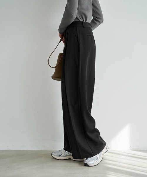 STYLE DELI（スタイルデリ）の「２タック幅広ブラックワイドパンツ（その他パンツ・レディース・ブラック・MEDIUM/SMALL/LARGE）」の4枚目の写真