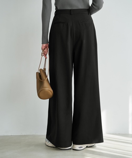 STYLE DELI（スタイルデリ）の「２タック幅広ブラックワイドパンツ（その他パンツ・レディース・ブラック・MEDIUM/SMALL/LARGE）」の6枚目の写真