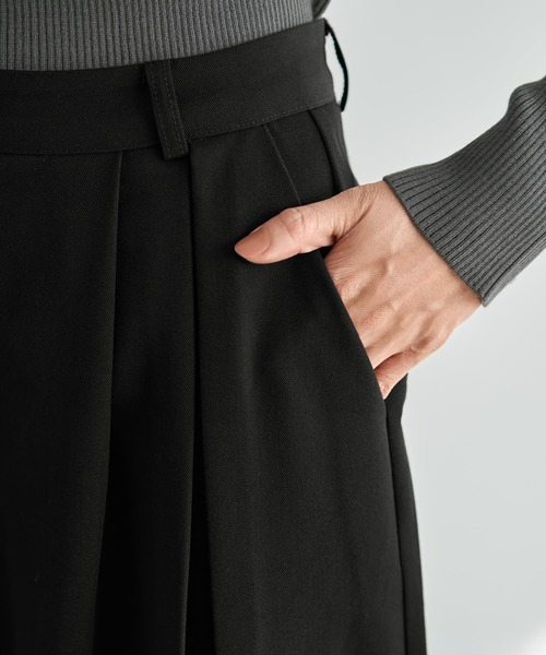 STYLE DELI（スタイルデリ）の「２タック幅広ブラックワイドパンツ（その他パンツ・レディース・ブラック・MEDIUM/SMALL/LARGE）」の9枚目の写真