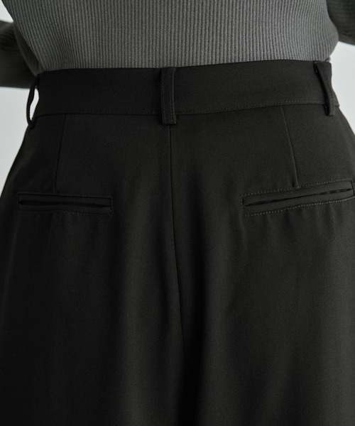 STYLE DELI（スタイルデリ）の「２タック幅広ブラックワイドパンツ（その他パンツ・レディース・ブラック・MEDIUM/SMALL/LARGE）」の10枚目の写真