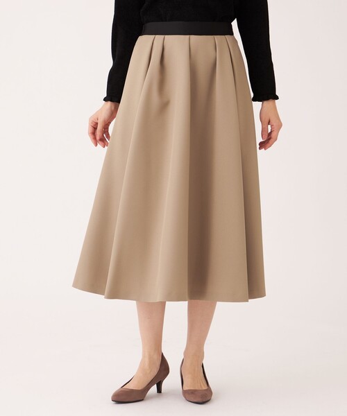 TO BE CHIC(トゥー ビー シック)の「ランダムタック ツイルスカート(スカート・レディース・ベージュ/ブラック/グリーン・40/42)」の2枚目の写真