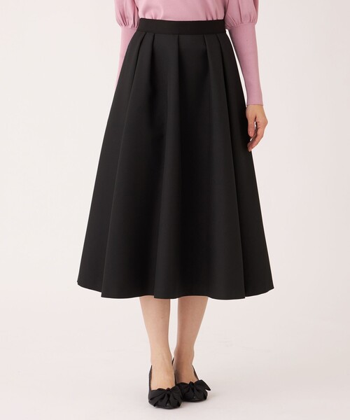 TO BE CHIC(トゥー ビー シック)の「ランダムタック ツイルスカート(スカート・レディース・ベージュ/ブラック/グリーン・40/42)」の1枚目の写真