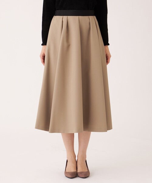 TO BE CHIC(トゥー ビー シック)の「ランダムタック ツイルスカート(スカート・レディース・ベージュ/ブラック/グリーン・40/42)」の7枚目の写真