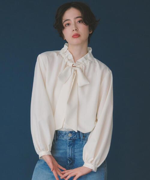 THE SHOP TK (ザ ショップ ティーケー )の「【通勤・セレモニー】ギャザーリボンタイブラウス(シャツ/ブラウス・レディース・アイボリー/ライトブルー・12/13)」の1枚目の写真