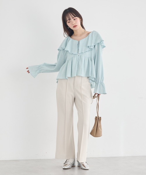 earth music&ecology（アースミュージックアンドエコロジー）の「【2026SS/先行予約】ラッフルカラーカットブラウス（シャツ/ブラウス・レディース・アイボリー/サックスブルー/ブラック/ブラウン系その他4・FREE）」の9枚目の写真