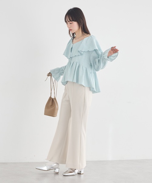 earth music&ecology（アースミュージックアンドエコロジー）の「【2026SS/先行予約】ラッフルカラーカットブラウス（シャツ/ブラウス・レディース・アイボリー/サックスブルー/ブラック/ブラウン系その他4・FREE）」の11枚目の写真