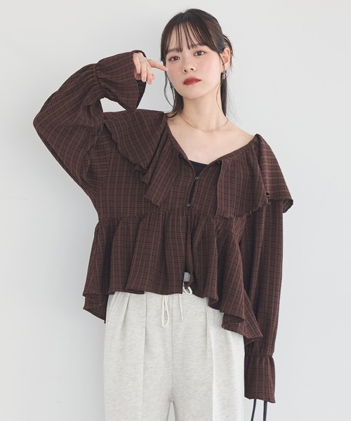 earth music&ecology（アースミュージックアンドエコロジー）の「【2026SS/先行予約】ラッフルカラーカットブラウス（シャツ/ブラウス・レディース・アイボリー/サックスブルー/ブラック/ブラウン系その他4・FREE）」の15枚目の写真