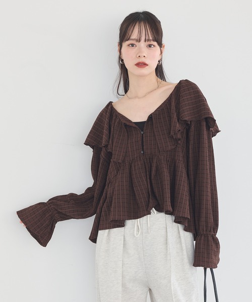 earth music&ecology（アースミュージックアンドエコロジー）の「【2026SS/先行予約】ラッフルカラーカットブラウス（シャツ/ブラウス・レディース・アイボリー/サックスブルー/ブラック/ブラウン系その他4・FREE）」の13枚目の写真