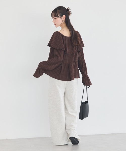 earth music&ecology（アースミュージックアンドエコロジー）の「【2026SS/先行予約】ラッフルカラーカットブラウス（シャツ/ブラウス・レディース・アイボリー/サックスブルー/ブラック/ブラウン系その他4・FREE）」の18枚目の写真