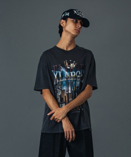 XLARGE(エクストララージ)の「CITYSCAPE S/S TEE(Tシャツ/カットソー・メンズ・ブラック/ネイビー/ホワイト・XL/L/M/S)」の7枚目の写真
