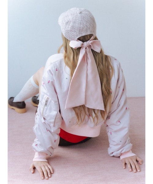 FURFUR（ファーファー）の「【WEB・一部店舗限定カラー】フラワー刺繍MA-1（ブルゾン・レディース・アイボリー/ブラック/カーキ/ピンク・F）」の7枚目の写真