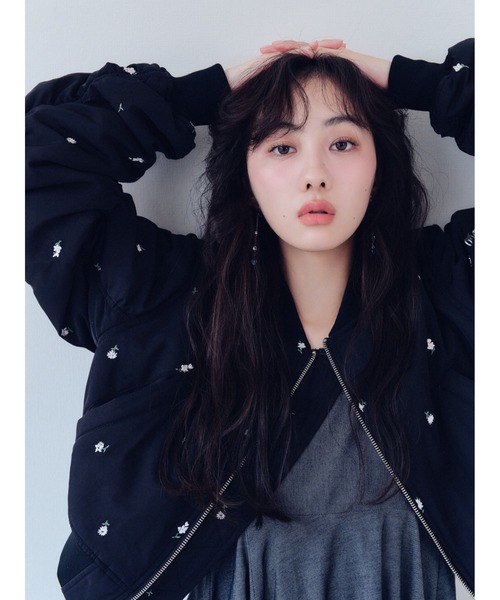 FURFUR（ファーファー）の「【WEB・一部店舗限定カラー】フラワー刺繍MA-1（ブルゾン・レディース・アイボリー/ブラック/カーキ/ピンク・F）」の9枚目の写真