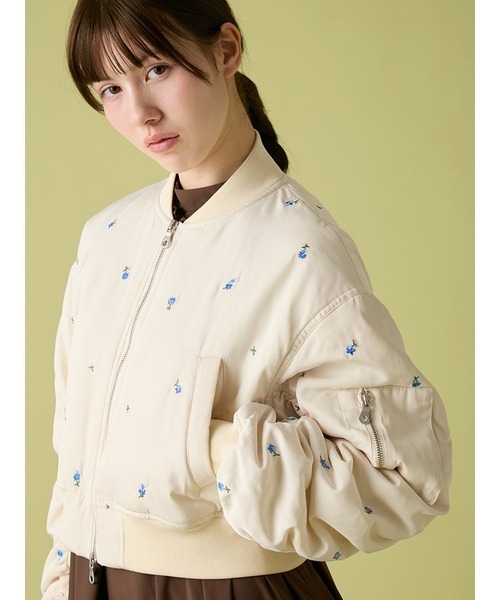 FURFUR（ファーファー）の「【WEB・一部店舗限定カラー】フラワー刺繍MA-1（ブルゾン・レディース・アイボリー/ブラック/カーキ/ピンク・F）」の14枚目の写真