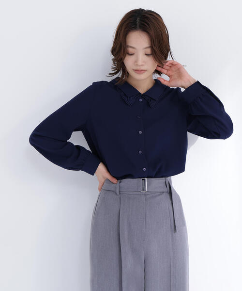 NATURAL BEAUTY BASIC（ナチュラルビューティーベーシック）の「◇レースダブルカラーブラウス（シャツ/ブラウス・レディース・オフホワイト/ブルー/ネイビー・SMALL/MEDIUM）」の3枚目の写真