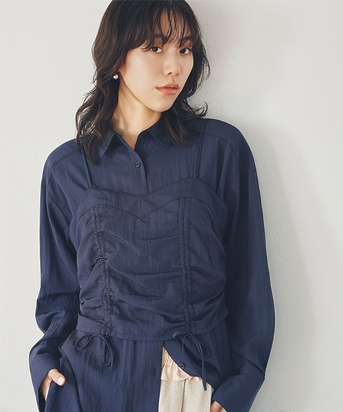 studio CLIP(スタディオクリップ)の「【daily CLIP】ソフトビスチェシャツ(シャツ/ブラウス・レディース・ベージュ/ライラック/ネイビー・FREE)」の3枚目の写真