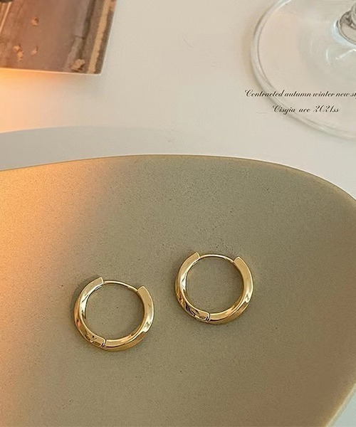 NO WAY（ノーウェイ）の「/ツイスト フープピアス / シルバー・ゴールド 2カラー展開 ユニセックス 両耳用（DAY）（ピアス（両耳用）・レディース・シルバー/ゴールド・FREE）」の3枚目の写真