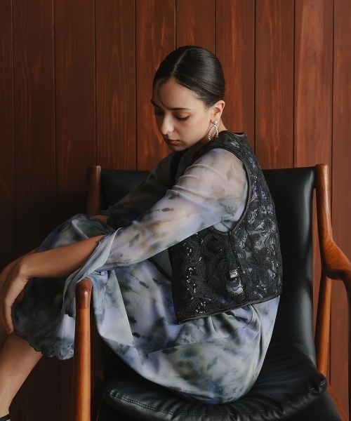 Callarus(カラルス)の「3点セット/スパンコール刺繍コードレースジレ+マーブル柄チュールワンピースドレスセットアップ(キャミソール付)〔Callarus〕(ワンピース・レディース・パープル系/ベージュ系・S/M/L/LL)」の8枚目の写真