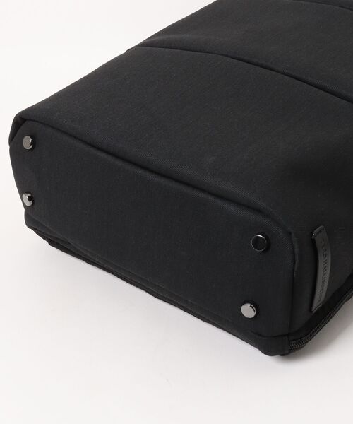 ZERO HALLIBURTON(ゼロハリバートン)の「ビジネスリュック Z PACK LTD DN 17L B4サイズ 15.6インチPC 脱着ポーチ 81742(ビジネスバッグ・メンズ・ブラック・FREE)」の3枚目の写真