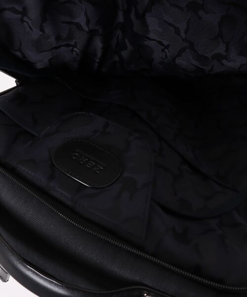 ZERO HALLIBURTON(ゼロハリバートン)の「ビジネスリュック Z PACK LTD DN 17L B4サイズ 15.6インチPC 脱着ポーチ 81742(ビジネスバッグ・メンズ・ブラック・FREE)」の5枚目の写真
