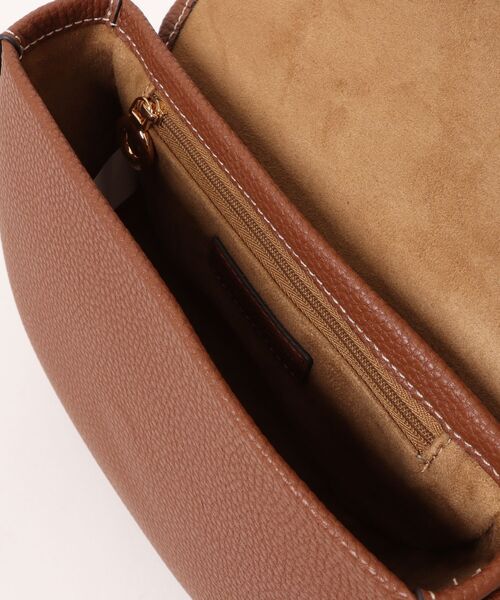 CHARLES & KEITH（チャールズ & キース）の「Beryl ベリル ベルトサドルバッグ（ショルダーバッグ・レディース・クリーム/ブラック/チョコ・S）」の11枚目の写真