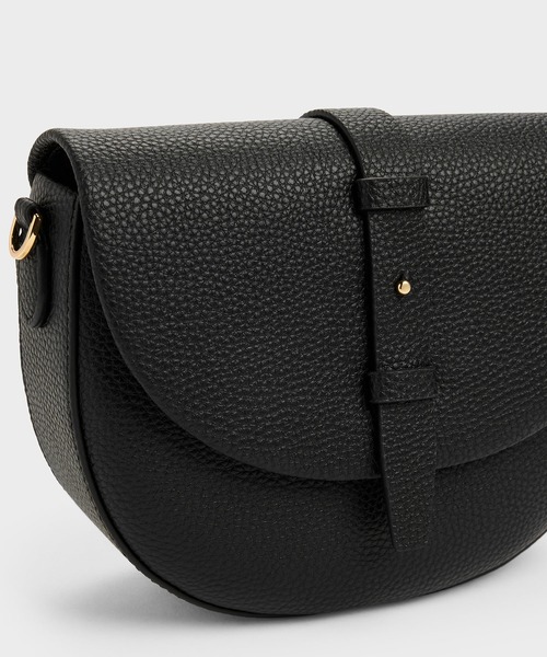 CHARLES & KEITH（チャールズ & キース）の「Beryl ベリル ベルトサドルバッグ（ショルダーバッグ・レディース・クリーム/ブラック/チョコ・S）」の15枚目の写真