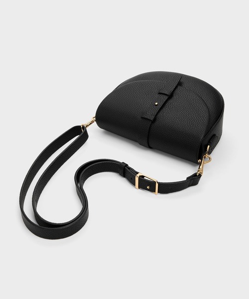 CHARLES & KEITH（チャールズ & キース）の「Beryl ベリル ベルトサドルバッグ（ショルダーバッグ・レディース・クリーム/ブラック/チョコ・S）」の16枚目の写真