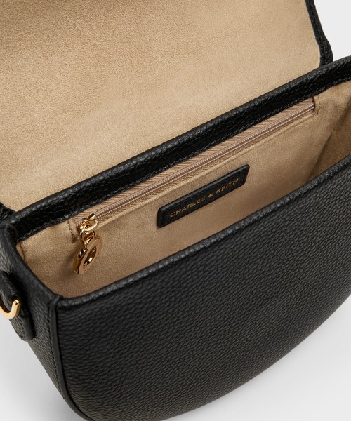 CHARLES & KEITH（チャールズ & キース）の「Beryl ベリル ベルトサドルバッグ（ショルダーバッグ・レディース・クリーム/ブラック/チョコ・S）」の17枚目の写真