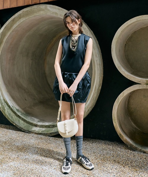 CHARLES & KEITH（チャールズ & キース）の「Beryl ベリル ベルトサドルバッグ（ショルダーバッグ・レディース・クリーム/ブラック/チョコ・S）」の19枚目の写真