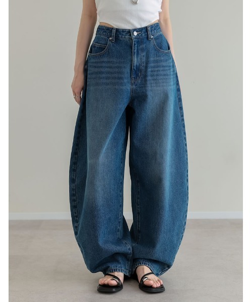Re:EDIT（リエディ）の「[DENIM COLLECTION][低身長/高身長サイズ有]コットンブレンドバルーンワイドカーブデニムパンツ（デニムパンツ・レディース・ネイビー/ブルー/ブラック・SHORT/MEDIUM/TALL/LARGE）」の3枚目の写真
