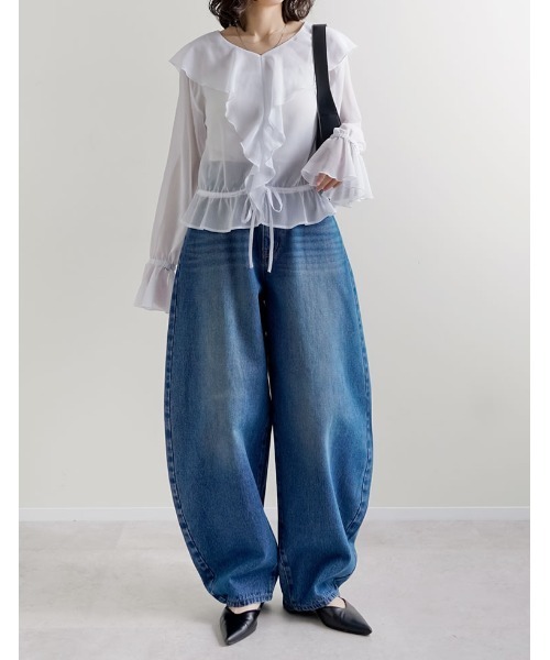 Re:EDIT（リエディ）の「[DENIM COLLECTION][低身長/高身長サイズ有]コットンブレンドバルーンワイドカーブデニムパンツ（デニムパンツ・レディース・ネイビー/ブルー/ブラック・SHORT/MEDIUM/TALL/LARGE）」の7枚目の写真