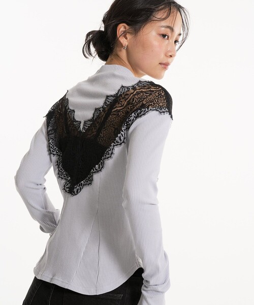 UNITED TOKYO(ユナイテッドトウキョウ)の「Vネックレースプルオーバー|ウォッシャブル/細見え/春服(Tシャツ/カットソー・レディース・ブルー/アイボリー・FREE)」の2枚目の写真