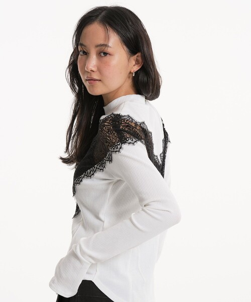 UNITED TOKYO(ユナイテッドトウキョウ)の「Vネックレースプルオーバー|ウォッシャブル/細見え/春服(Tシャツ/カットソー・レディース・ブルー/アイボリー・FREE)」の10枚目の写真