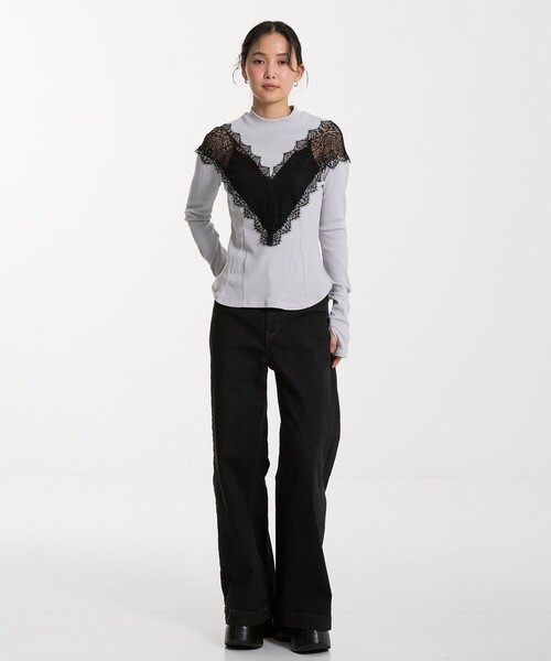 UNITED TOKYO(ユナイテッドトウキョウ)の「Vネックレースプルオーバー|ウォッシャブル/細見え/春服(Tシャツ/カットソー・レディース・ブルー/アイボリー・FREE)」の13枚目の写真