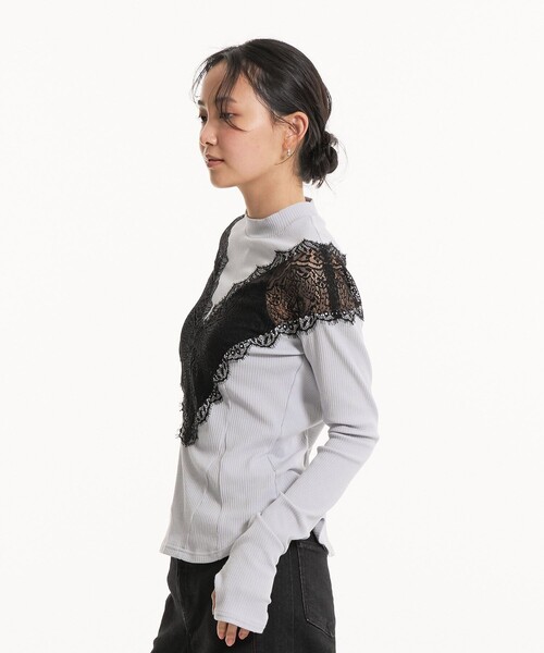UNITED TOKYO(ユナイテッドトウキョウ)の「Vネックレースプルオーバー|ウォッシャブル/細見え/春服(Tシャツ/カットソー・レディース・ブルー/アイボリー・FREE)」の16枚目の写真