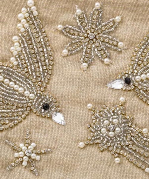 MILLION CARATS(ミリオンカラッツ)の「《COTTAGE》きらめく羽ばたきで日常にときめきを添える。大人のためのビーズ鳥刺繍ポーチ Lサイズ(ポーチ・レディース・オフホワイト/ベージュ・FREE)」の20枚目の写真