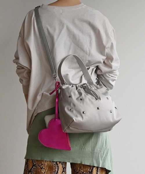 cheek(BAG)(チーク)の「heart pouch studs 2way shoulder / ショルダーバッグ(ショルダーバッグ・レディース・ブラック/グレー/パープル/カーキ・FREE)」の2枚目の写真