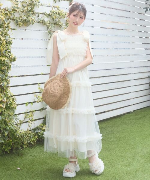 MAJESTIC LEGON（マジェスティックレゴン）の「フリルチュールロングワンピース（ワンピース・レディース・ホワイト系その他/ライトグリーン/アイボリー/ブラック・MEDIUM/SMALL）」の5枚目の写真
