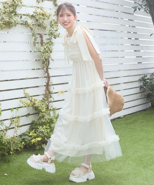 MAJESTIC LEGON（マジェスティックレゴン）の「フリルチュールロングワンピース（ワンピース・レディース・ホワイト系その他/ライトグリーン/アイボリー/ブラック・MEDIUM/SMALL）」の6枚目の写真