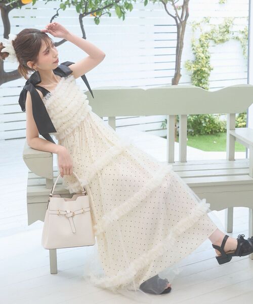 MAJESTIC LEGON（マジェスティックレゴン）の「フリルチュールロングワンピース（ワンピース・レディース・ホワイト系その他/ライトグリーン/アイボリー/ブラック・MEDIUM/SMALL）」の13枚目の写真