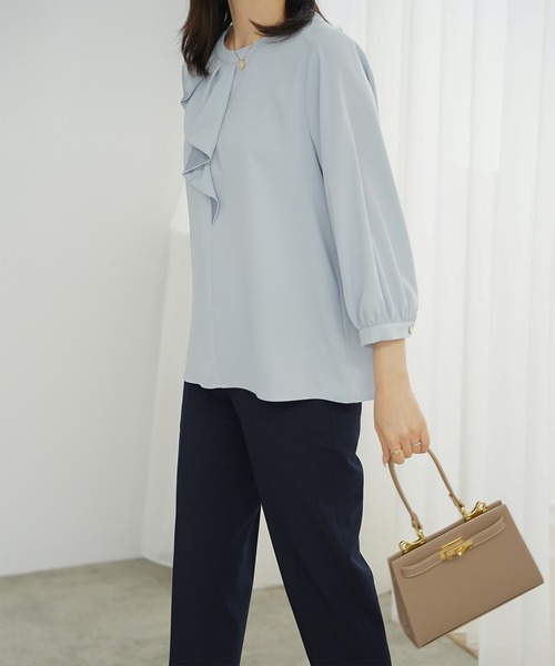 HUIT bouquet（ユイット）の「アシンメトリー ラッフル ブラウス HUIT（シャツ/ブラウス・レディース・ネイビー/ホワイト/サックスブルー・M）」の20枚目の写真