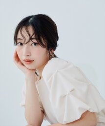 タックパールパフショルダーブラウス