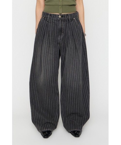 LAGUA GEM(ラグアジェム)の「STRIPE TUCK WIDE デニム(デニムパンツ・レディース・グレー/ブラック・22inch/23inch/24inch/25inch/26inch)」の6枚目の写真