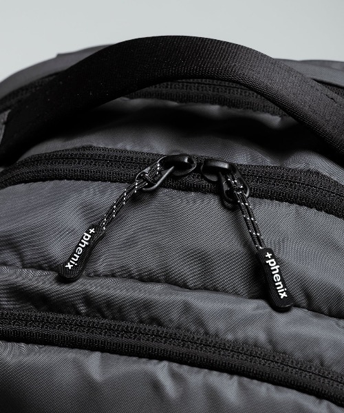 +phenix(プラスフェニックス)の「【+phenix / プラスフェニックス】EXPAND BACKPACK 20+ CORDURAファブリック使用 バックパック(バックパック/リュック・メンズ・ブラック/グレー・FREE)」の12枚目の写真