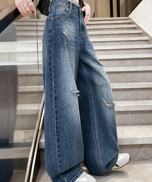 LUCPY(ラクピー)の「ハイウエストダメージワイドデニムパンツ(デニムパンツ・レディース・ネイビー・X-SMALL/SMALL/MEDIUM/LARGE)」の2枚目の写真