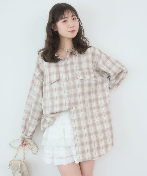 MAJESTIC LEGON(マジェスティックレゴン)の「バックスリットオーバーサイズシャツ(シャツ/ブラウス・レディース・グレー系その他/ホワイト系その他2/ベージュ系その他2・MEDIUM)」の7枚目の写真