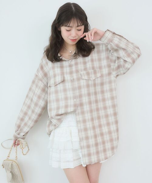 MAJESTIC LEGON(マジェスティックレゴン)の「バックスリットオーバーサイズシャツ(シャツ/ブラウス・レディース・グレー系その他/ホワイト系その他2/ベージュ系その他2・MEDIUM)」の9枚目の写真