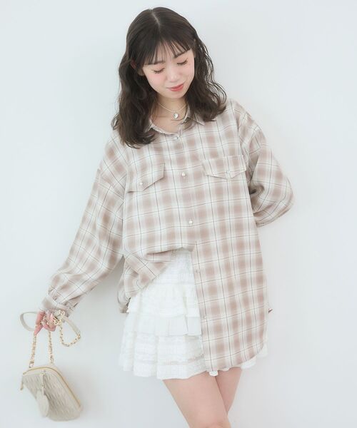 MAJESTIC LEGON(マジェスティックレゴン)の「バックスリットオーバーサイズシャツ(シャツ/ブラウス・レディース・グレー系その他/ホワイト系その他2/ベージュ系その他2・MEDIUM)」の10枚目の写真